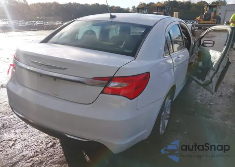 2012 Chrysler 200 Lx z USA, uszkodzony, nr VIN 1C3CCBAB1CN179936